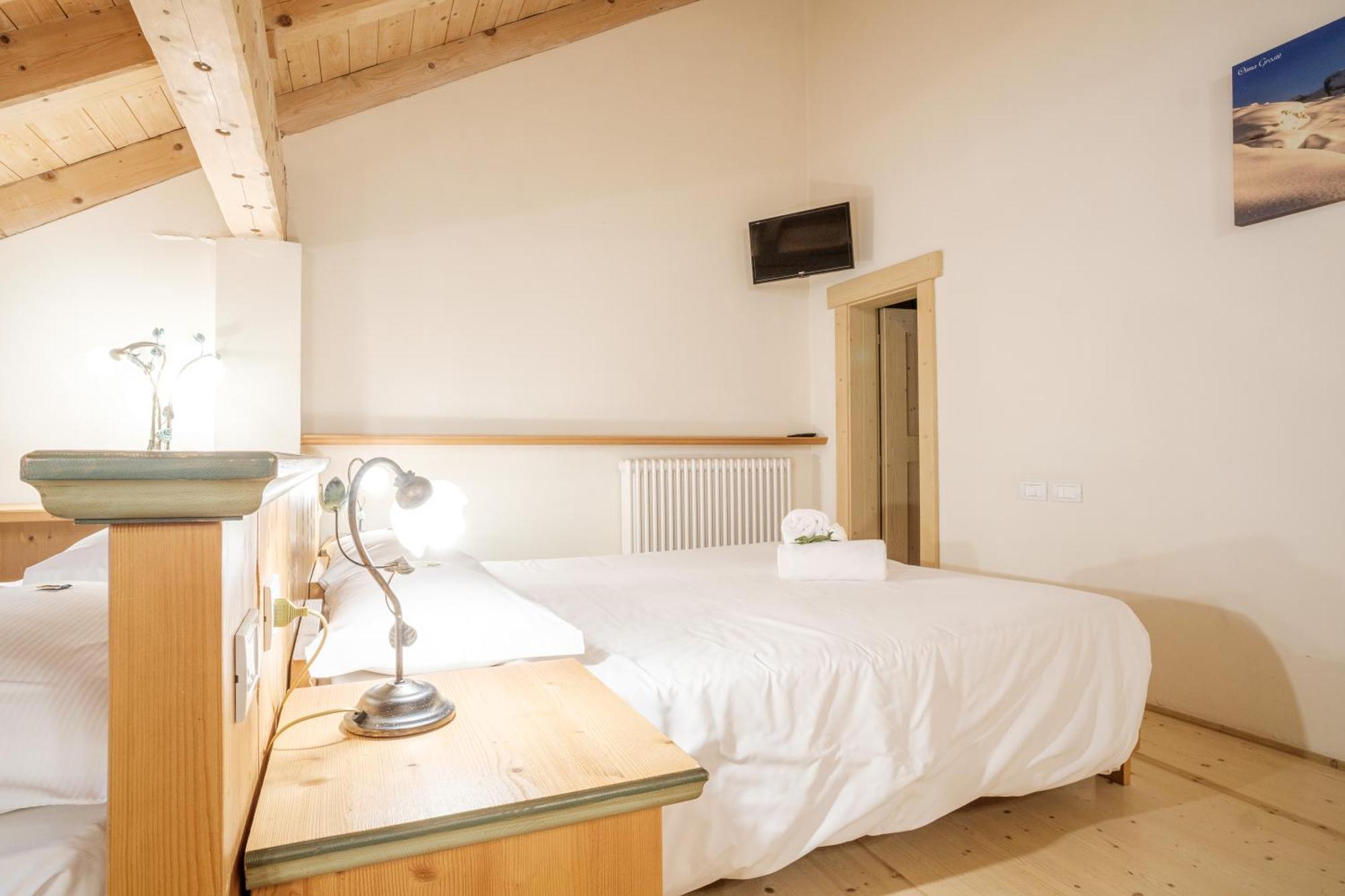 Casa Moresc Spiazzo Szoba fotó